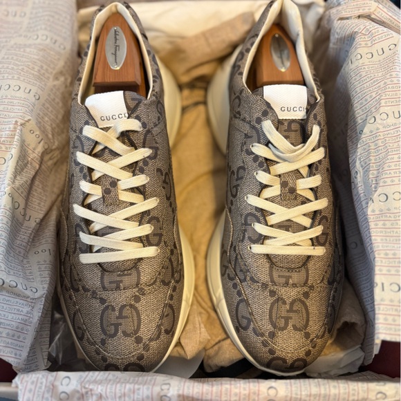 Excellent Condition Gucci Men's Monogram Gray Sneakers - Picture 1 of 6